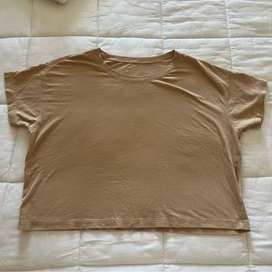 Cropped Lululemon shirt